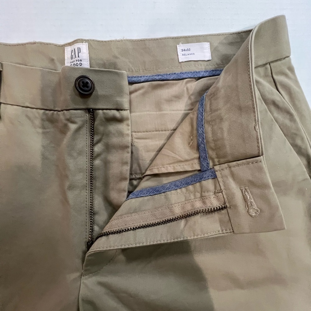 NWT Gap Khakis in Relaxed Fit Size 34x32
100% cotton - Picture 7 of 8